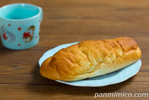 スイートミルクコッペ【フジパン】斜めから撮った写真