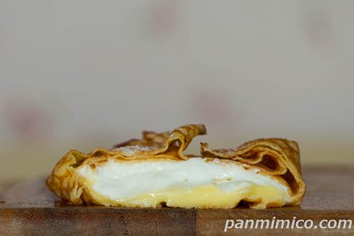 クレープつつみ（カスタード＆ホイップ）【ヤマザキ】断面の写真