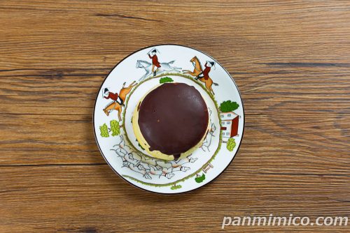 プリンみたいなパン　ダブルクリーム仕立て【セブンイレブン】上から撮った写真