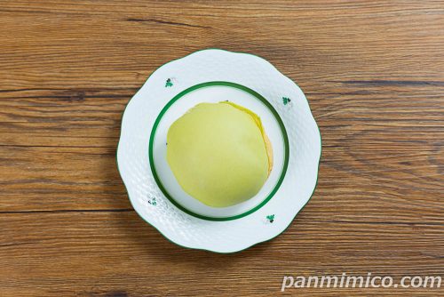 マスクメロンクリームパン【ローソン】上から撮った写真
