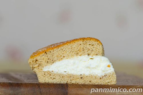 ふわふわ台湾カステラ 紅茶【ファミリーマート】断面の写真