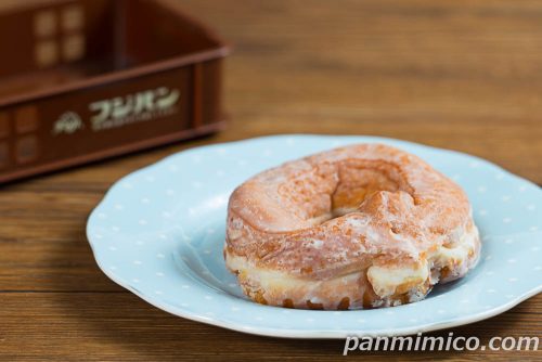 生どーなつ　はちみつ【フジパン】斜めから撮った写真