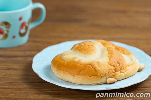 北海道ミルクパン【Pasco】斜めから撮った写真