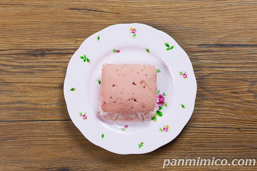 爽みたいなスフレケーキ 練乳いちご【Pasco】上から撮った写真