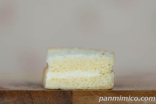 塩バニラクリームサンド【Pasco】断面の写真