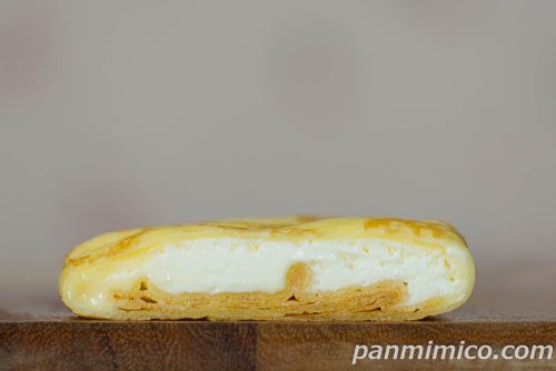 もっちクレープ（ホイップ＆カスタード）【ヤマザキ】断面の写真