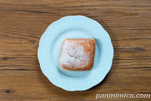 口いっぱいホイップドーナツ【YKベーキングカンパニー】上から撮った写真