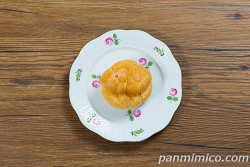ダブルクリームシュー（和歌山県産南高梅＆北海道産練乳）【不二家】上から撮った写真