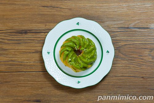 フレンチクルーラー（抹茶ホイップ）【ヤマザキ】上から撮った写真