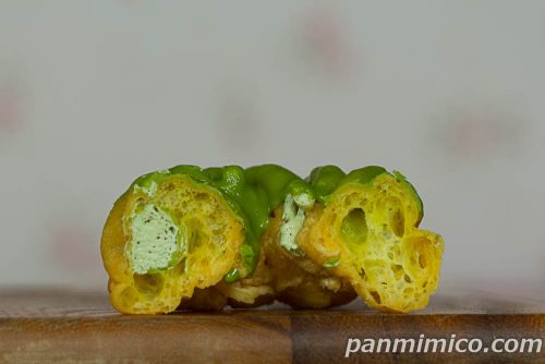 フレンチクルーラー（抹茶ホイップ）【ヤマザキ】断面の写真