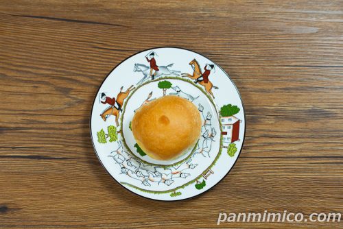 塩バター香る揚げ焼きくりーむパン【ファミリーマート】上から撮った写真