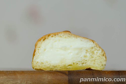 塩バター香る揚げ焼きくりーむパン【ファミリーマート】断面の写真