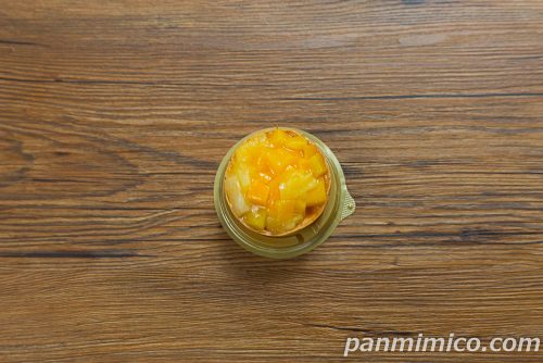 2種のフルーツタルト（黄桃＆パイン）【ヤマザキ】上から撮った写真