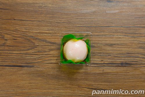 まるで桃みたいなケーキ【ファミリーマート】上から撮った写真