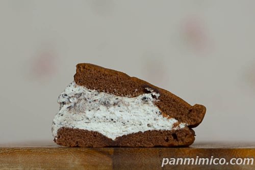 クリーーーーームワッフル クッキー&クリーム【ファミリーマート】断面の写真