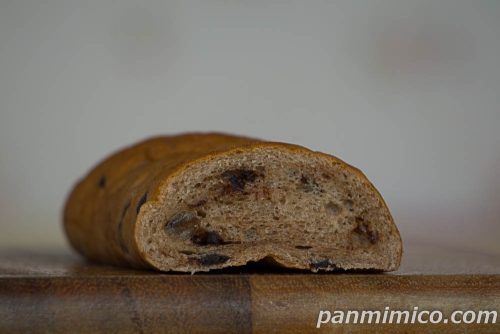 7Pおっきくなったチョコチップスティック1本【セブンイレブン】断面の写真