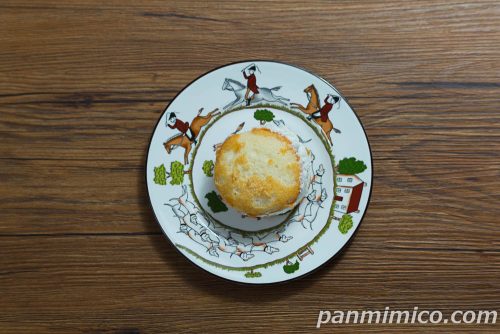 クリームたっぷり生ブッセ(ブルーベリージャム&チーズクリーム)【ヤマザキ】上から撮った写真