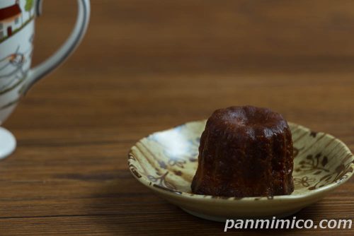 生カヌレ（レモンホイップ）【ヤマザキ】斜めから撮った写真