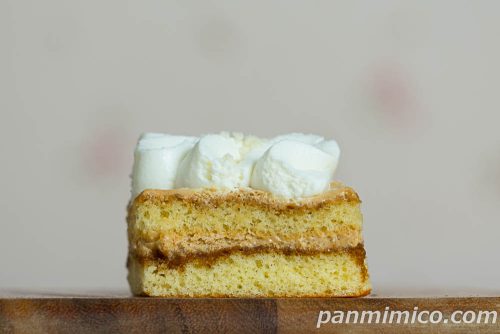 白いティラミス（2個入）【ヤマザキ】断面の写真