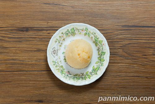 オレンジもちとろクリーム【ファミリーマート】上から撮った写真