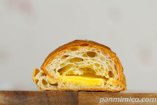 バゲットクロワッサン　ミルク【ローソン】断面の写真