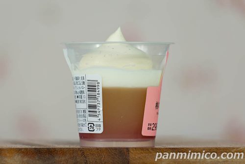 桃のパフェ【ローソン】断面の写真