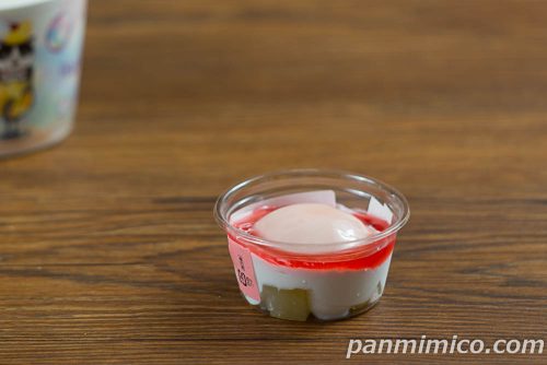 まるで白桃みたいなムースケーキ【ローソン】斜めから撮った写真
