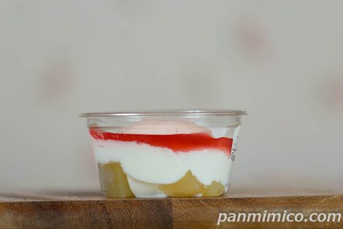 まるで白桃みたいなムースケーキ【ローソン】断面の写真