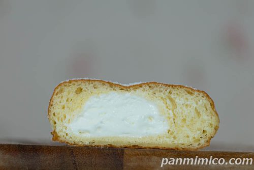 生ドーナツ(ミルクホイップ)【ヤマザキ】断面の写真