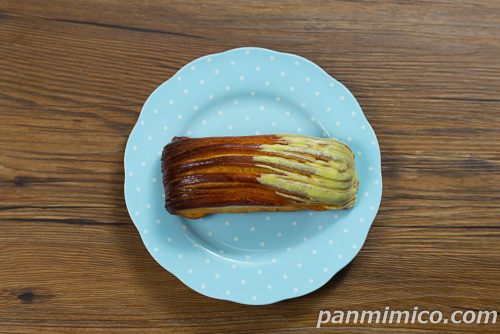 バター香るパンスイス　レモン＆チーズクリーム【ローソン】上から撮った写真