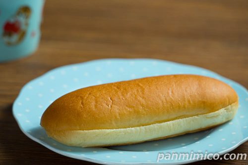 生コッペパン(チョコバナナ)【ファミリーマート】斜めから撮った写真