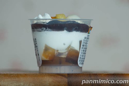 心斎橋ミツヤ監修　あんみつ風パフェ【ファミリーマート】断面の写真