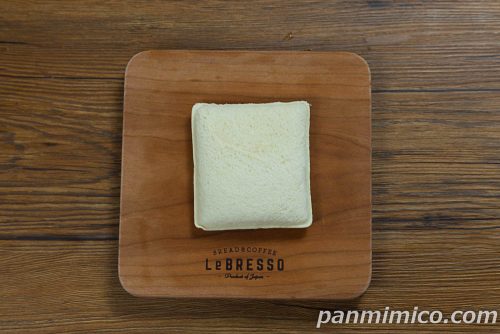 ランチパック（とろリッチ生）生クリーム入り桃クリーム【ヤマザキ】上から撮った写真