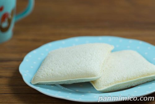 ランチパック(とろリッチ生)生クリーム入りマンゴークリーム【ヤマザキ】斜めから撮った写真