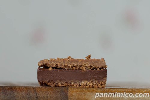 クランチサンド(チョコ)【ローソン】断面の写真