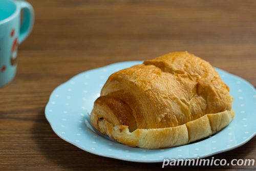 【ヤマザキ】生チョコクリームデニッシュ斜めから撮った写真