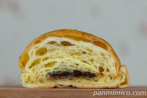 【ヤマザキ】生チョコクリームデニッシュ断面の写真