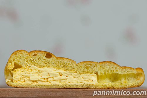 【ヤマザキ】の「コロネ（エッセルスーパーカップ超バニラ風味）」断面の写真