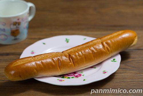 【ヤマザキ】ナイススティック（いちご香るクリーム）斜めから撮った写真