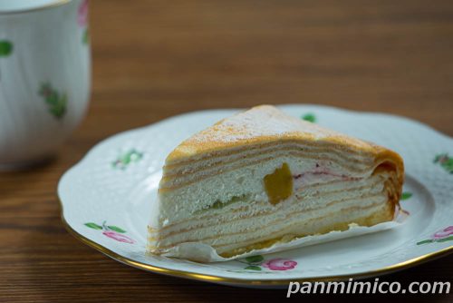 【ヤマザキ】フルーツミルクレープ(2個入)斜めから撮った写真