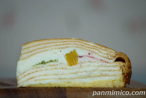 【ヤマザキ】フルーツミルクレープ(2個入)断面の写真