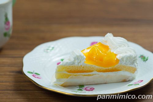 マンゴーのショートケーキ（2個入）【ヤマザキ】斜めから撮った写真