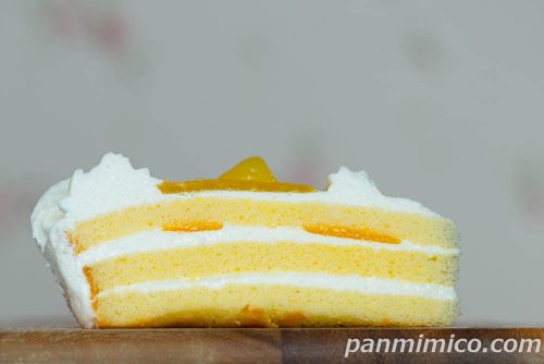 マンゴーのショートケーキ（2個入）【ヤマザキ】斜めから撮った写真