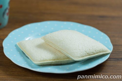 ランチパック（とろリッチ生）生クリーム入りバナナホイップ【ヤマザキ】斜めから撮った写真