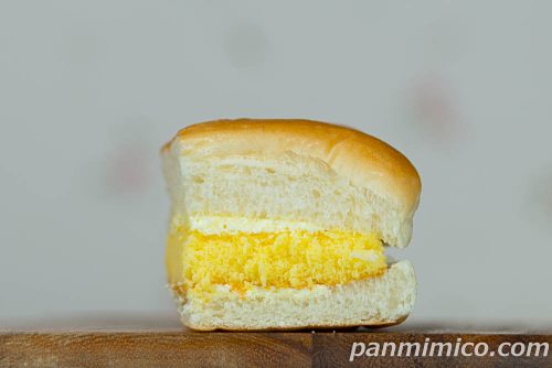 生かすてらさんど　完熟バナナクリーム【フジパン】断面の写真