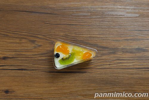 【ファミマ】ふんわりレアチーズ上から撮った写真