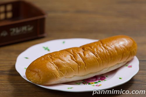 フジパンの新作「夏みかんコッペ」斜めから撮った写真