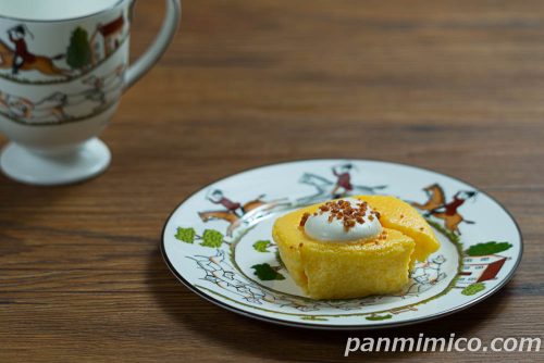 【セブンイレブン】７プレミアム　ふわしゅわカスタード斜めから撮った写真