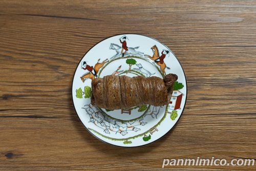 冷やして食べる生クリームパイコロネ【ファミマ】上から撮った写真