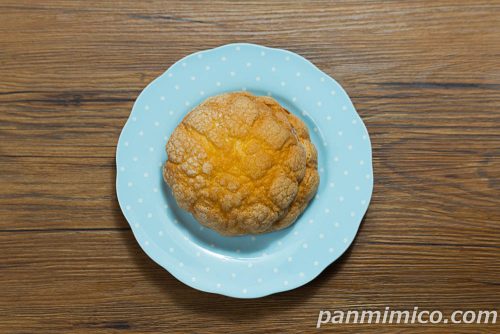 ヤマザキの「メロンパン（マロンあん＆マロンホイップ）」上から撮った写真